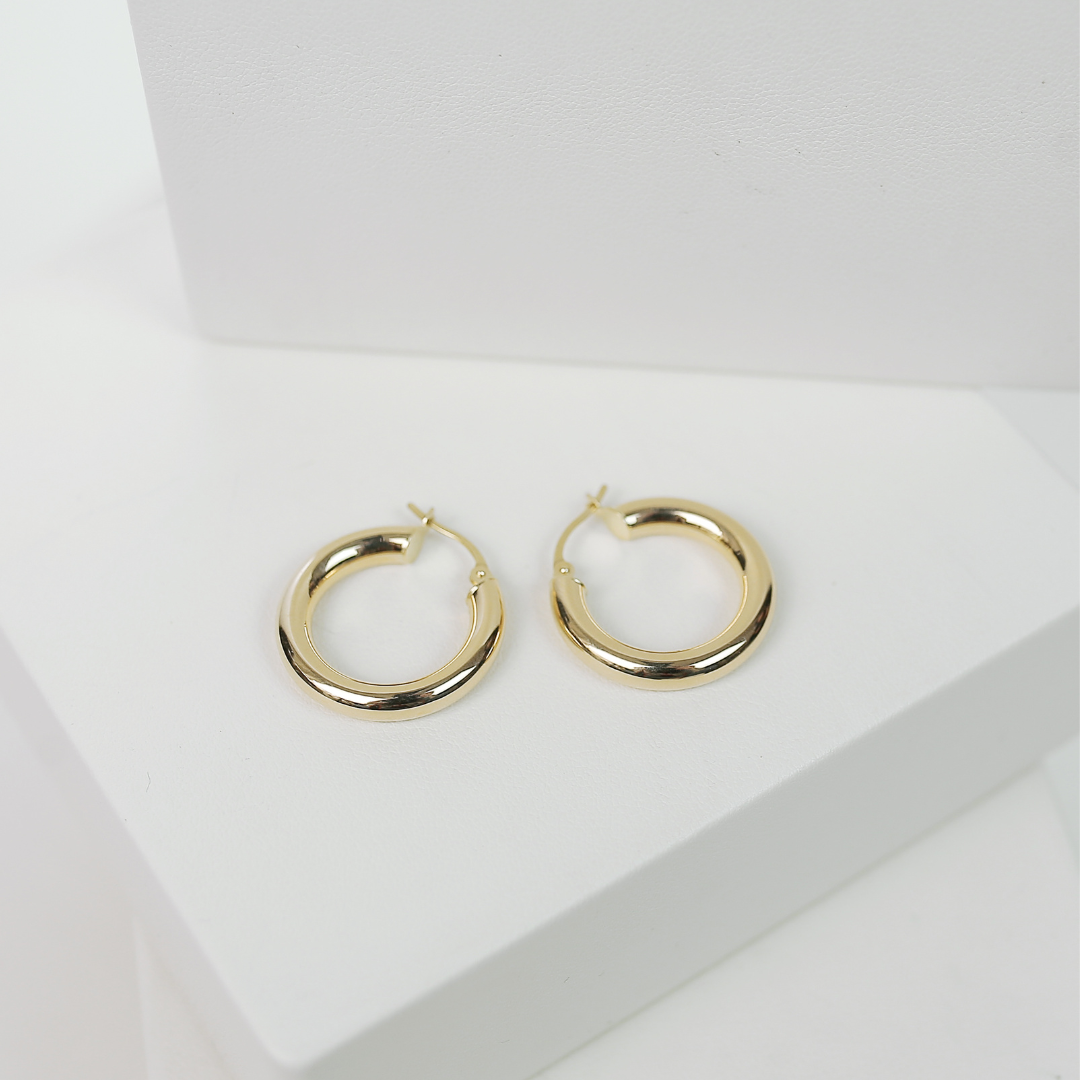 5 Ways to Style Gold Hoop Earrings for Everyday Wear